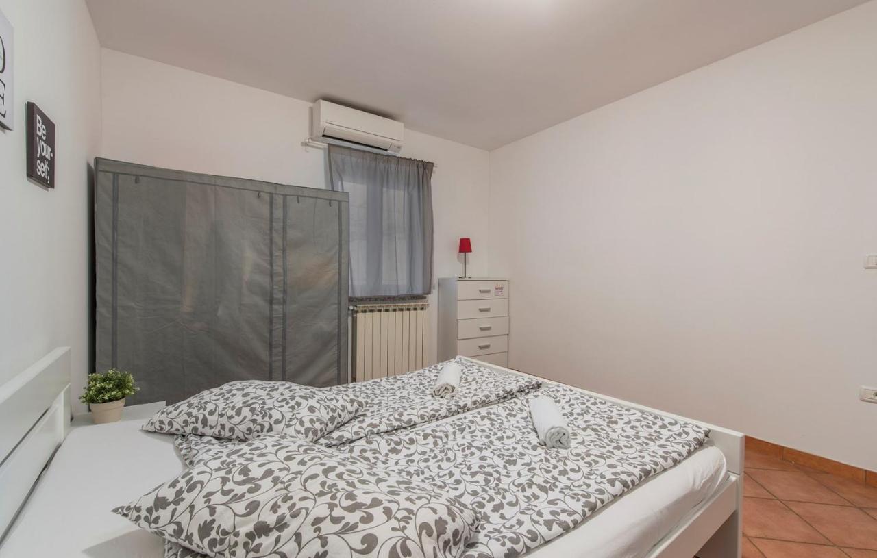 Apartment Narcisa With Terrace Umag Room photo